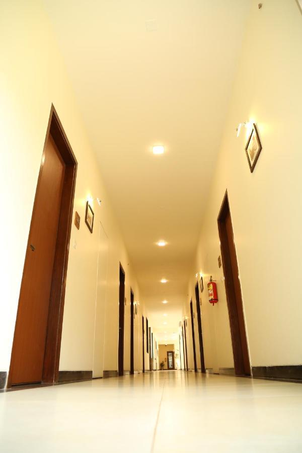 Vits Lonavala Hotel Kültér fotó