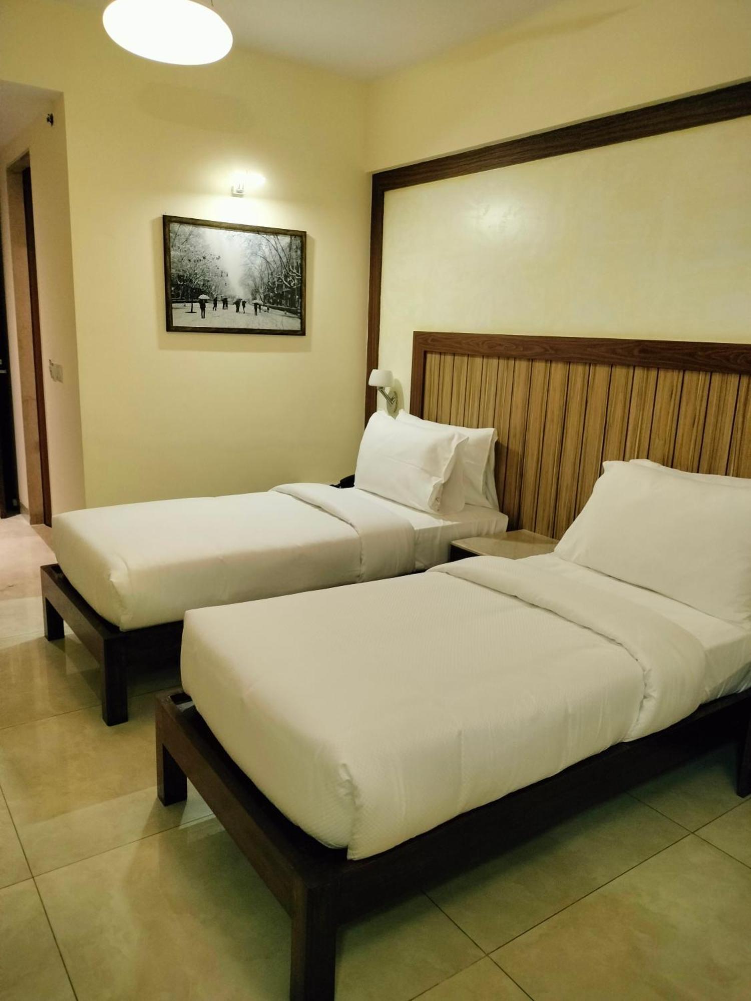 Vits Lonavala Hotel Kültér fotó