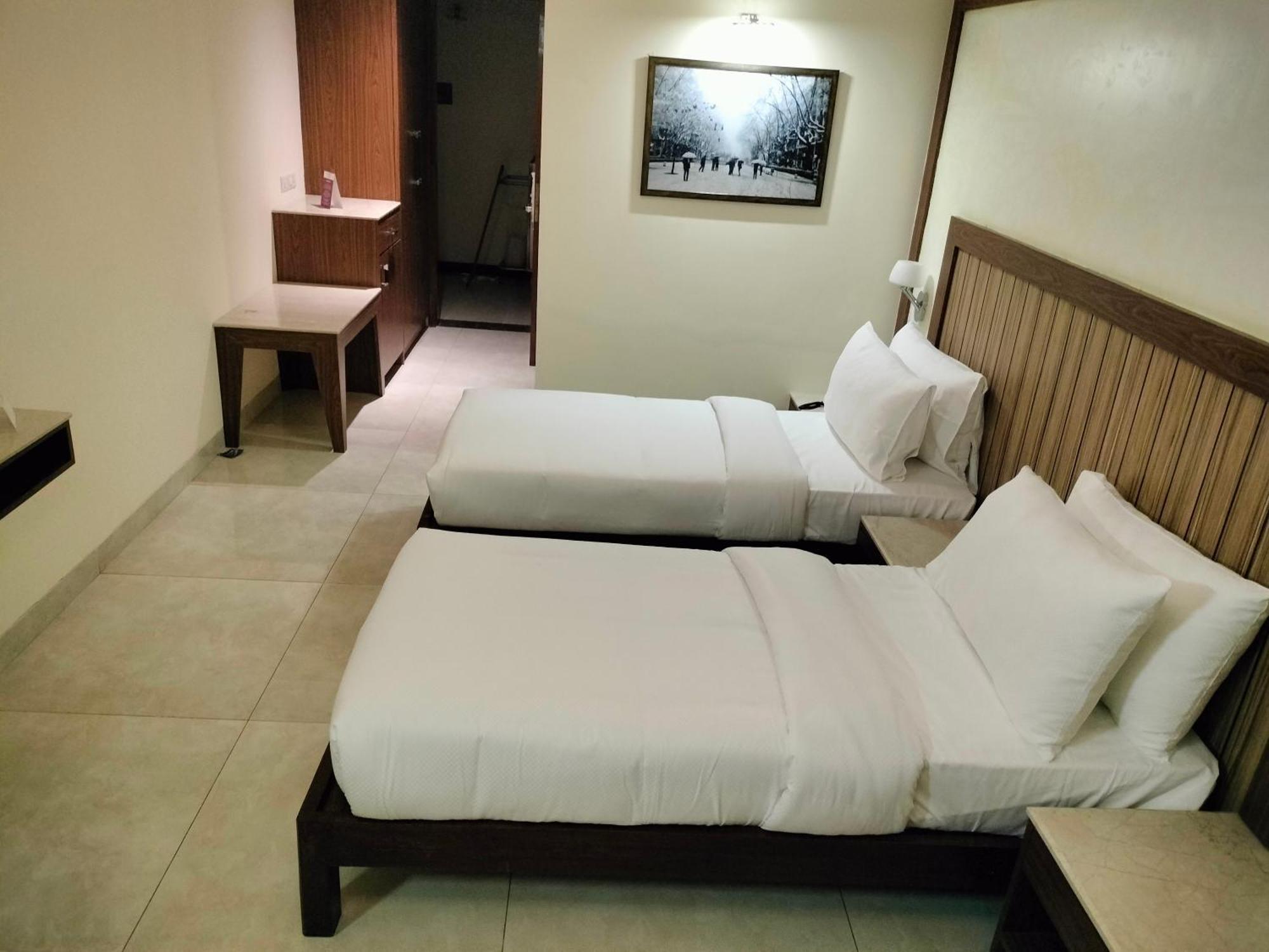 Vits Lonavala Hotel Kültér fotó