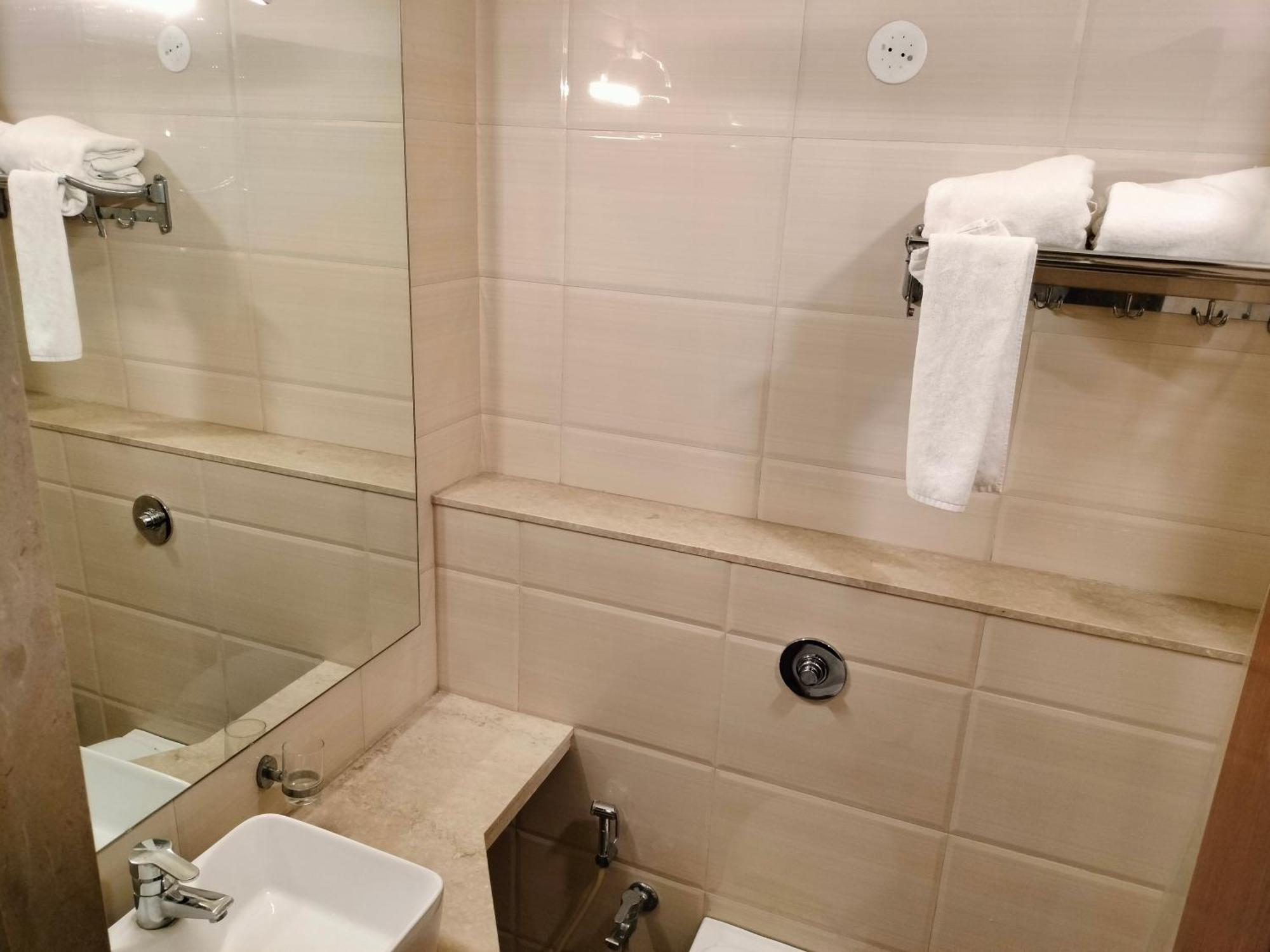 Vits Lonavala Hotel Kültér fotó
